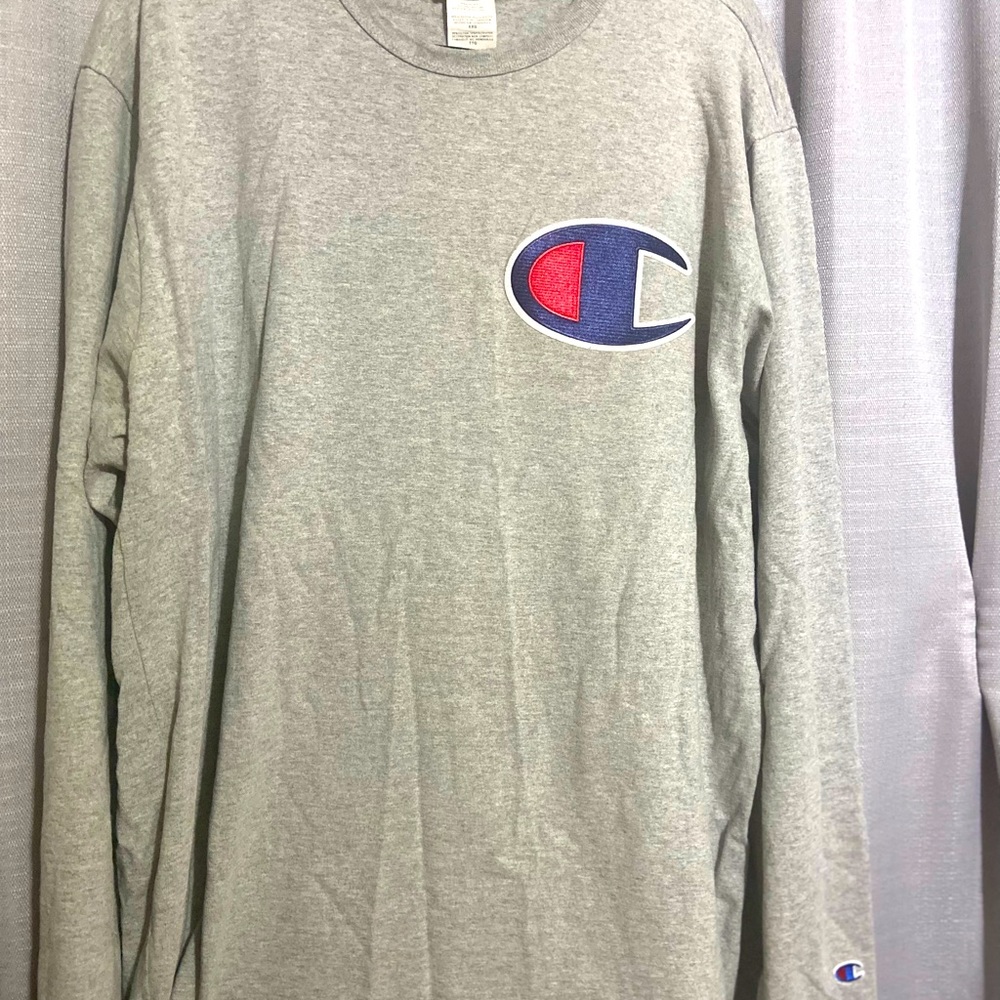 WOMENS LONG SLEEVE CHAMPION T-SHIRT IN GRAY!NEW WITHOUT TAG! IN GREAT CONDITION!